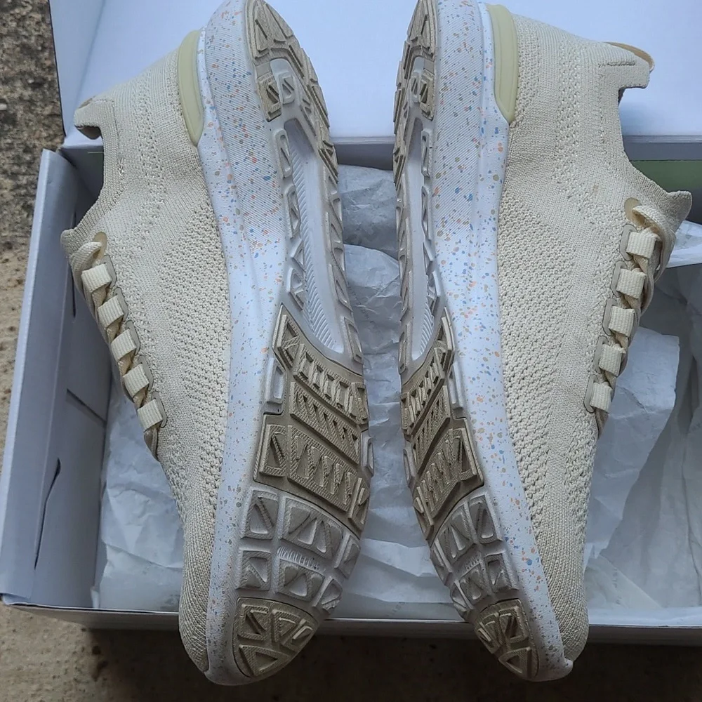 Athletic Propulsion Labs Shoes - Picture 2 of 8